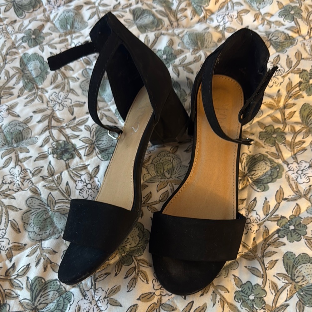 Elegant Black Dress Shoes with Suede Texture and Ankle Strap with High heels 👠